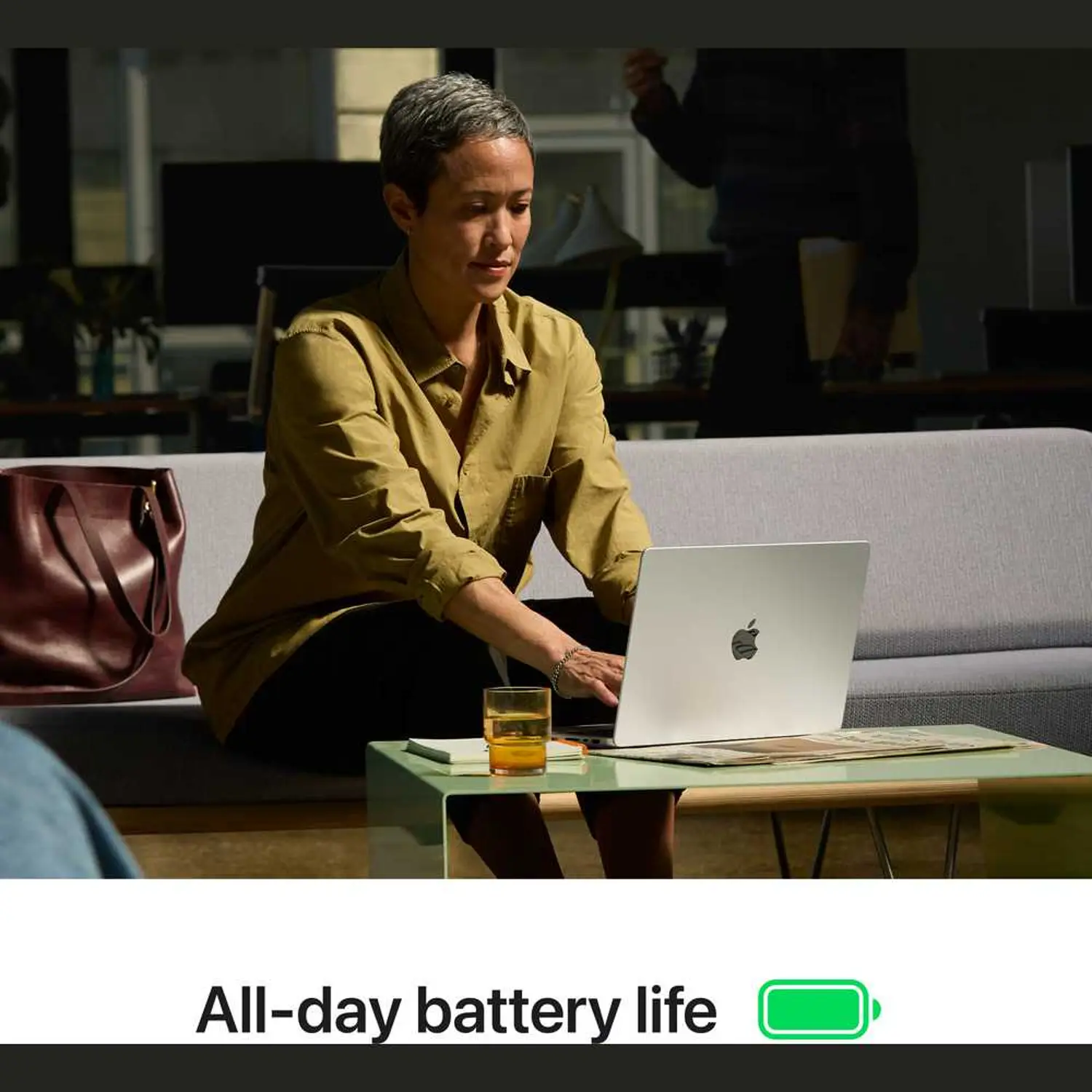 macbook_pro_14_inch_m4_pro_or_max_chip_silver_4.webp